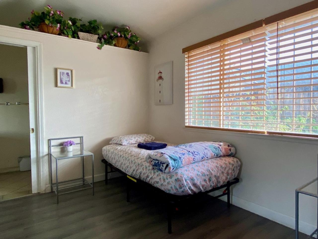 Albergue Whole Family - Wolfgram Elk Grove Exterior foto