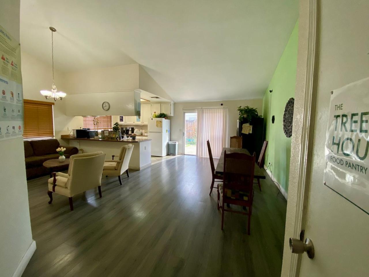Albergue Whole Family - Wolfgram Elk Grove Exterior foto