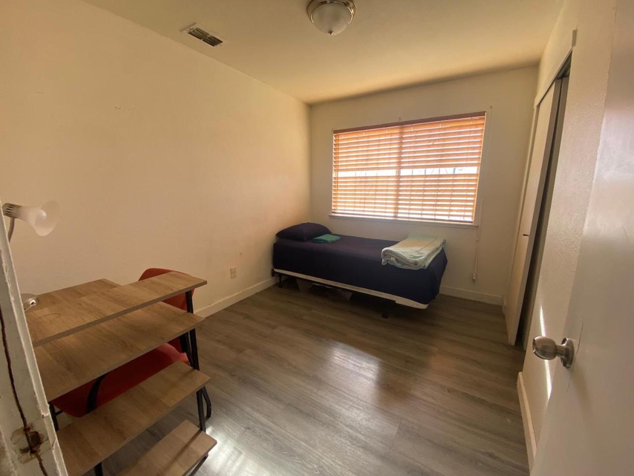 Albergue Whole Family - Wolfgram Elk Grove Exterior foto